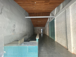 cho thuê nhà mt ngay trung tâm hải châu! gần cầu sông hàn 20tr/ thang. dt 140m2 ngang 5m