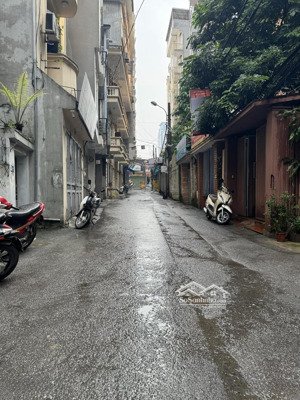 gia đình em bán lô đất vuông đẹp, liêm mạc, mặt ngõ, gần ô tô dt sổ 40m2 giá chỉ 4x tỷ:o962449105