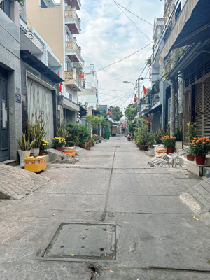 gần aeon tân phú - 72m2 - 3pn -wc riêng - đường 6m thông khu dân trí cao - full nội thất- 6tỷ nhẹ