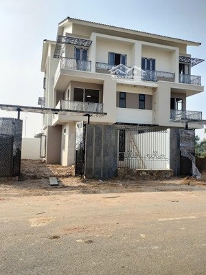 biệt thự giá gốc chủ đầu tư,đối diện ga metro,cách hồ tây 12km,ân hạn lãi suất 24tháng,ck10%