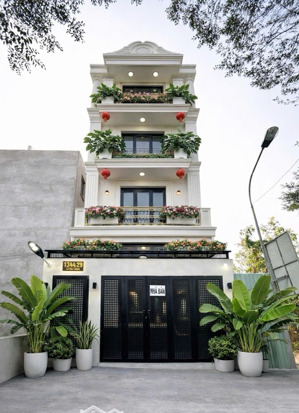 nhà phố mới sổ hồng riêng, 4pn, 1 triệt 2 lầu & sân thượng, sát phú mỹ hưng quận 7.