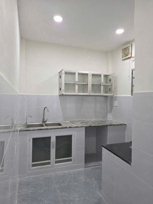 nhà cho thuê 1 trệt 1 lầu 4.3x12m, 2pn, hẻm lũy bán bích gần âu cơ,thoại ngọc hầu 9tr/th