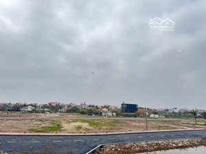 chính chủ cần bán gấp lô đất mặt biển, gần sát khu công nghiệp vsip tài chính chỉ 900tr/lô