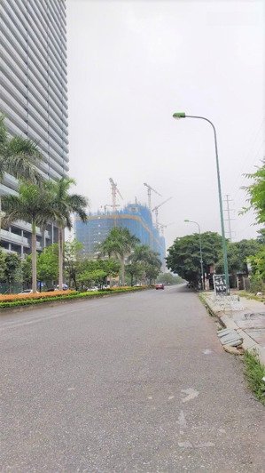 phú thượng, tây hồ. lô góc - ô tô chạy vòng quanh. 175m2. gara, kd dòng tiền. hàng xóm ciputra