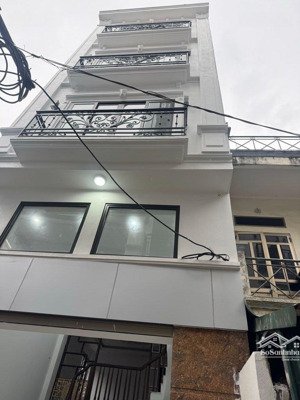 ô tô vào nhà, ngọc hồii_ thanh trì: 50m, nhà 5 tầng, hơn 6 tỉ, 1 căn duy nhất. 5 ngủ, 4 vs, sđcc