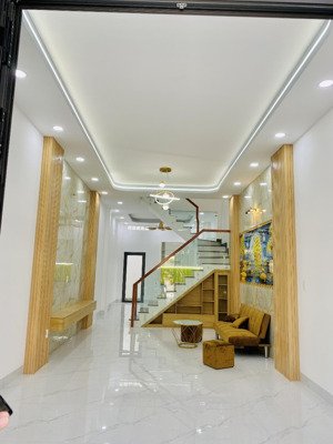 nhà 2 tầng sát tỉnh lộ 10 quận bình tân kế tên lửa 4x18, hẻm xe hơi 6m thông .giá 6.2 tỷ