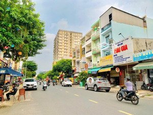 mặt tiền tân hương. dt: 4mx17.5m, đúc 1lầu. sẵn thu nhập. giá 11.5tỷ tl