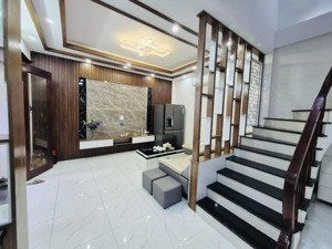 phố vip trung phụng, ngõ thông, thoáng trước sau, trước nhà rộng 4m, nhà đẹp ở ngay, 35m2 nhỉnh 8tỷ