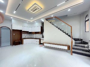 bán nhà riêng tại lạc long quân, 6 tỷ, 42m2, chính chủ, hot!