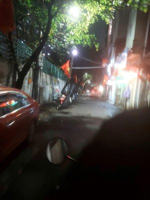 bán toà chdv phố cự lộc-100m ra ô tô tránh-ngõ trước nhà rộng 4m-view sân vườn-sát vách royal city