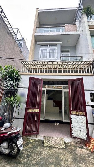 4 tỷ 8 - bán nhà 3 tầng lầu - sát bên chợ đầu mối nông sản thủ đức - đồng bộ an ninh.