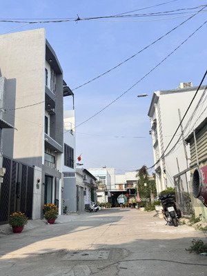 bán nhà 4 tầng, 98m2 ô tô ngủ trong nhà - hoàn thiện trước tết, chủ kẹt tiền nên gấp bán 11.9tỷ(tl)