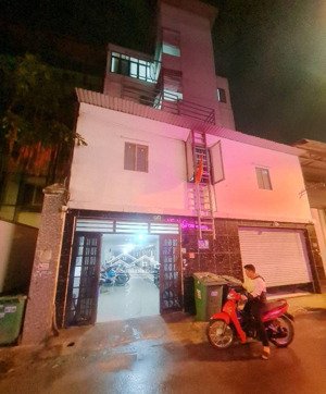 bán toàn nhà căn hộ dịch vụ 64phong doanh thu 3ty/năm phan văn hớn quận 12,10x42 giá 38 tỷ tl