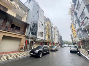 mặt phố lạc long quần diện tích 32m2 6 tầng thang máy - view hồ - vỉa hè - ô tô tránh.