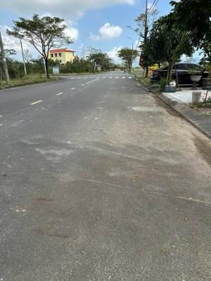 bán đất trục chính đường 10m5 khu bá tùng hoà quý hướng đông