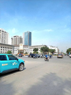 bán nhà mặt phố lạc long quân 195m2, giá: 80 tỷ. tây hồ