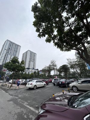 bán liền kề hc golden hồng tiến long biên, 128m2, 5 tầng thô, thang máy, giá 44 tỷ.