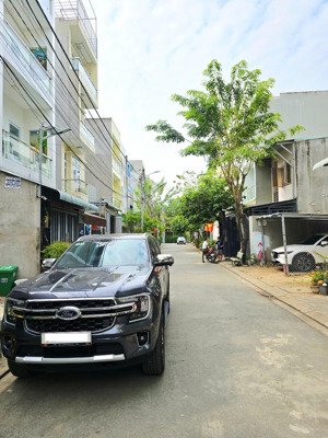 nhà hẻm 8m võ văn hát, 2 tầng, 2pn, gần chợ lò lu, q9, giá 4.4 tỷ