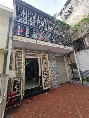 nhà 2 tầng hxh sát mặt tiền ngay chợ bà chiểu 8 tỷ