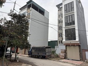 bán căn nhà 5 tầng khu phân lô trạm phố cổ linh cạnh hồ công viên 30m2 đường 13.5m giá 11.7 tỷ
