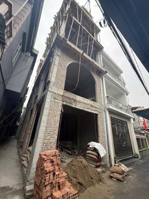 bán nhà mặt ngõ nguyễn công hoà ôtô đỗ tận cửa, kinh doanh buôn bán được. nhà đang hoàn thiện