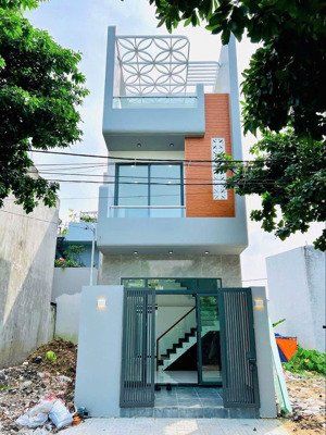 4,25 tỷ nhà 3 tầng long phước - hẽm ô tô