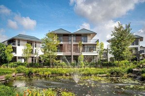 biệt thự hồ 10x20 infinity gần hồ bơi, tiện ích giá bán cực tốt. đã có sổ hồng