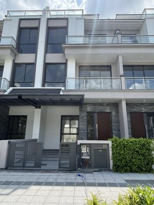 nhà phố vườn gladia khang điền giá 24,3 tỷ. chiết khấu 8%. mua trực tiếp cđt, sổ hồng riêng