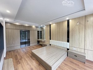 hiếm - 8,45 tỷ nhà phường phúc lợi- 05 tầng thang máy - sang trọng ở luôn