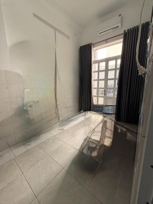 giá 20triệu cho thuê nhà 4 tầng đường trịnh phong trung tâm của trung tâm nha trang