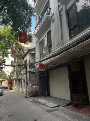 hiếm, bán nhà lạc long quân, gần phố, diện tích rộng, mặt tiền 8m, chỉ 23.4 tỷ