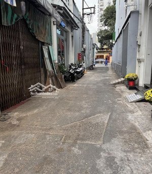 nhà hxh lũy bán bích 5.4x8m công nhận 44m, có lửng cách vài căn ra mặt tiền, là nơi an cư tuyệt vời