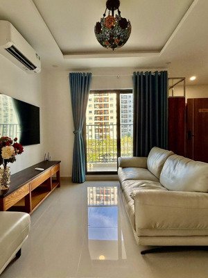 hiếm , căn góc 82 m2 2 pn 2 wc view thoáng , nội thất đầy đủ , có sẵn dòng tiền cho thuê 13tr/th