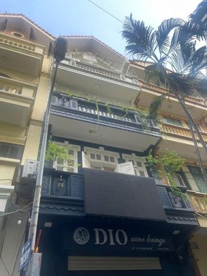 cho thuê q ngõ 10 trung yên 14 gần lưu quang vũ. dt 60m x4,5 tầng 30triệu/tháng có thương lượng