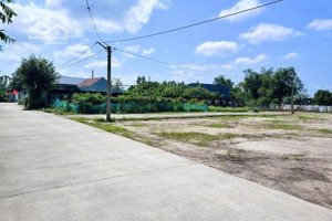 bán đất nam sơn hòa tiến cũ gần chợ lệ trạch. diện tích 125m ngang 7m4