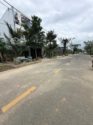 bán đất tại nam hoà xuân, giá 5,45 tỷ, 110m2, hướng đông nam, view sân banh, gần sông thoáng mát