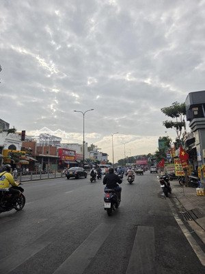 bán nhà mặt tiền đường an nhơn phường 17;(8.2mx28m);giá 28ty tl