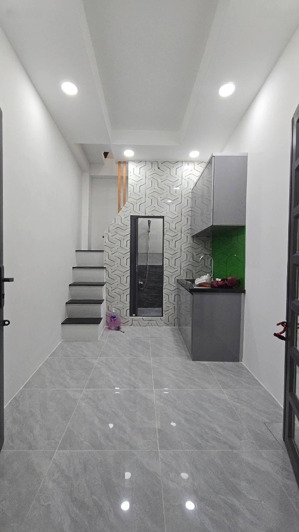 hh 1% gt dùm nhà đúc 3 lầu hẻm thông bùi viện sổ riêng