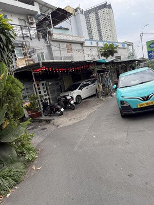 - nhà hẻm otô tạ quang bửu p.3 q8 3.6-5.15 x11
-bán kính 1km: 2bv -truờng đại học -ca -ub -parc mal