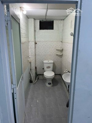 nhà hẻm nhựa trung mỹ tây 9 dt 4x25m cấp 4 2pn