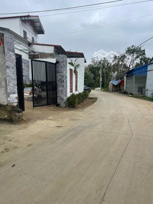 sẵn khuôn viên mới xây dựng tại lương sơn, dt 409m/100m tc giá 3,6 tỷ. sổ hồng sẵn công chứng