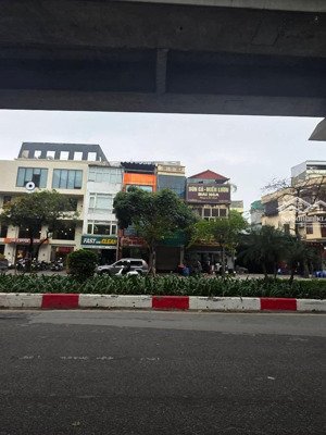 bán nhà mặt phố hào nam, vỉa hè ô tô tránh, mặt phố đường 20m. vừa ở vừa kinh doanh siêu đỉnh