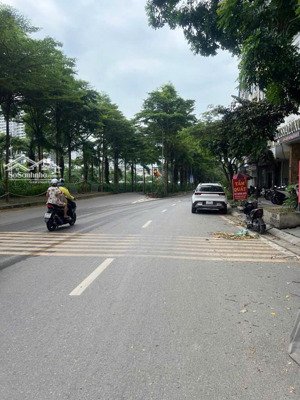 nhà đẹp phố đường bưởi trung tâm ba đình, mặt tiền rộng 5.8m2, gần hồ tây.lh ngay c.huệ 