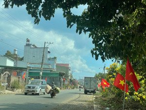 bán nhanh nền nhà 202m2 gần chợ, gần trung tâm bảo lộc, giá chỉ 700 tr