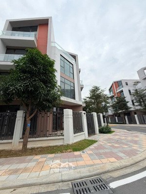 siêu phẩm căn góc ad9-36 2 mặt tiền gần vịnh biển 4 mùa vinhome 2 vốn tự có chỉ 9