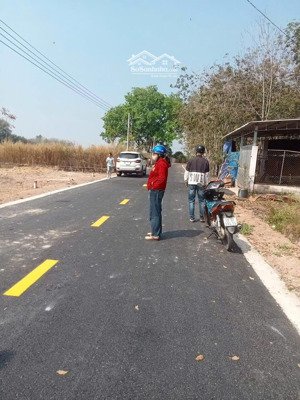 lô đất mặt tiền nhựa 8m dân cư đông gần chợ minh tân dầu tiếng