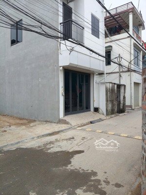 nhà 3 tầng mới toanh full nội thất view công viên & cầu thăng long đường thông ô tô vào