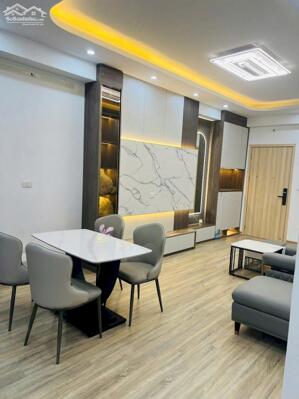 Chính chủ cần bán gấp căn hộ 72m2, full nội thất xịn đẹp, giá rẻ.