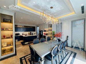 tuyệt phẩm biệt thự sân vườn-thang máy-full nội thất-khu biệt thự anh dũng