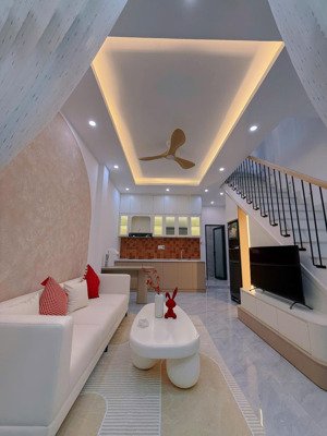 bán nhà 2 tầng 3 phòng ngủ trần cao vân